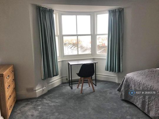 1 bedroom in a house share to rent - Photo 1