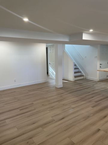 For Lease - 32 Uxbridge Crescent Unit# B, Kanata, Ontario - Photo 2