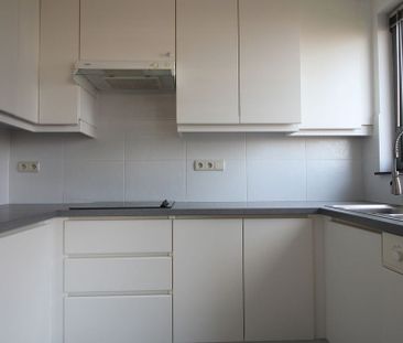 Appartement te huur in Schaarbeek voor € 1.050 met 1 slaapkamer - Photo 2