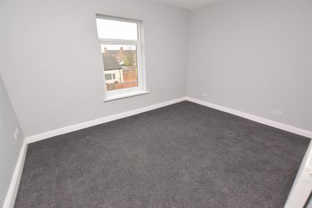 3 bedroom flat to rent - Photo 3
