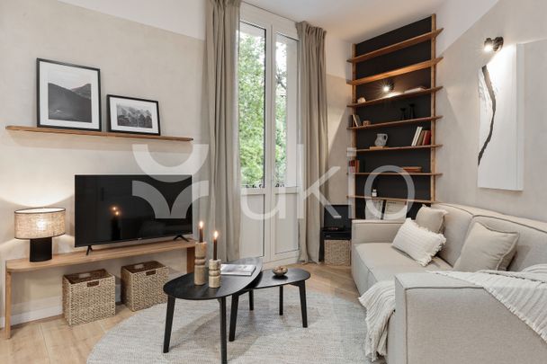 Apartamento de alquiler en Carrer de Tamarit, Sant Antoni - Photo 1