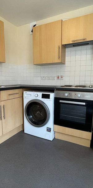 Studio Flat, Adelaide Road, SO17 - Photo 1