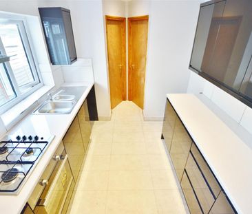 4 bedroom House To Let - Photo 4