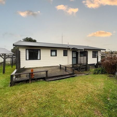 Lovely in Ruby! Pukehangi - Photo 3