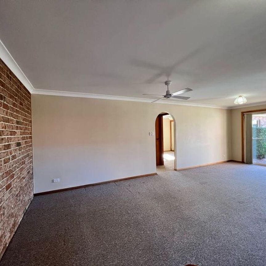 VILLA IN GREAT LOCATION - Photo 1