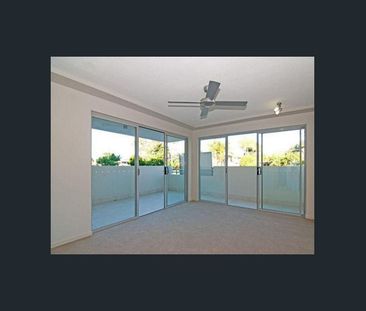 Positioned in the Avenues – Walk to Everything - Photo 1