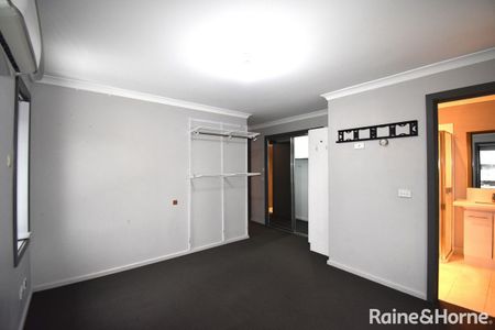 Greatly located townhouse in Springvale South! - Photo 5