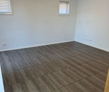 Modern home - Walk to Westfield Sports & Shops - Photo 6