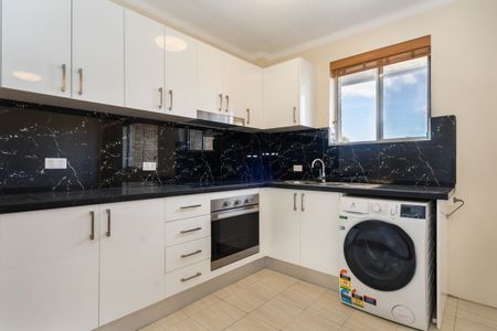 One Bedroom with Plenty of Natural Light - Photo 4