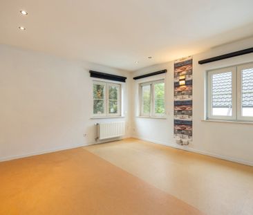 Ruime villa met tuin, bijgebouw en dubbele garage in Zoersel. - Foto 5