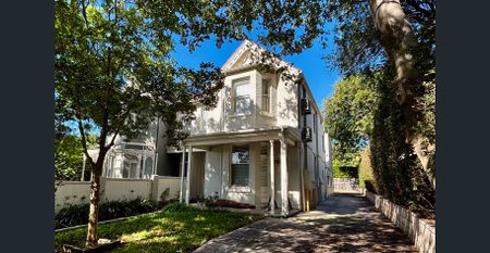 Renovated Apartment in Character Filled Victorian Terrace - Photo 5