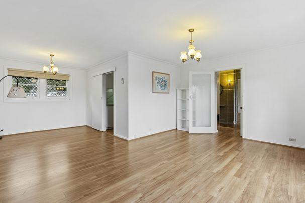 Stylish, comfortable, and perfectly positioned for easy living - Photo 1