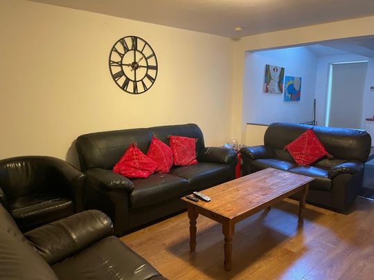 7 bedroom house to rent - Photo 1