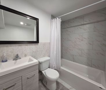 For Lease - 250 Sunset Ridge, Vaughan, Ontario - Photo 2