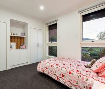 Prime Location! - Photo 6