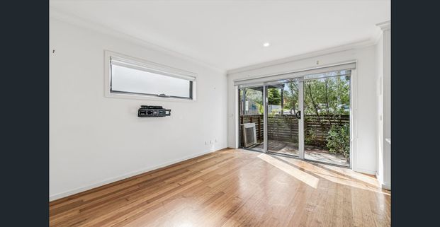 Low Maintenance Living in the Heart of Croydon - Photo 1