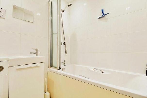 2 bedroom end of terrace house to rent - Photo 1
