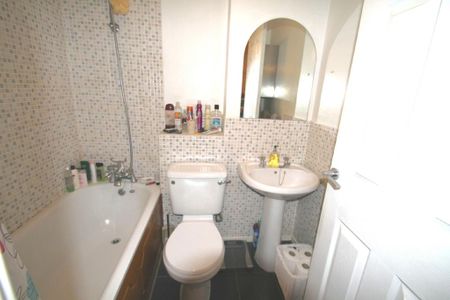 2 bedroom terraced house to rent - Photo 5