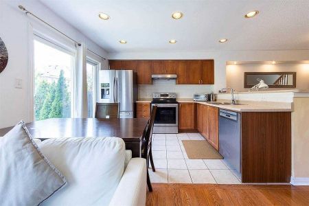2458 Baintree Crescent town house — Oakville, ON (3-Bedroom) - 3 Bedroom - Photo 5