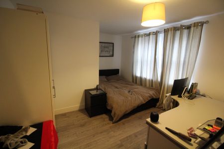 3 bed flat to rent in Rouse Way, Colchester - Photo 3