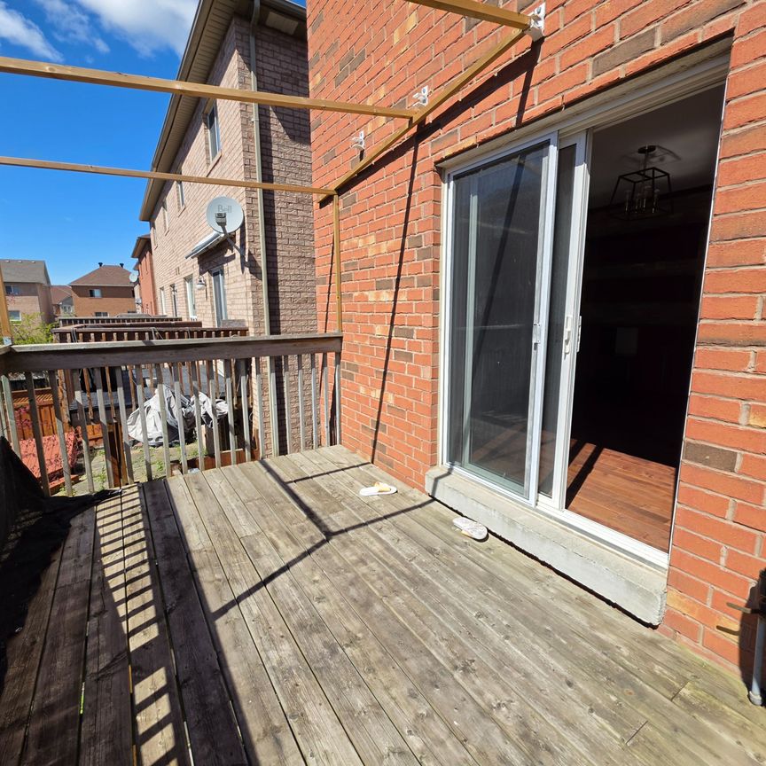 For Lease - 69 Gail Parks Crescent, Newmarket, Ontario - Photo 1