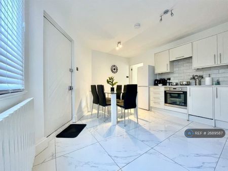 2 bedroom detached house to rent - Photo 2