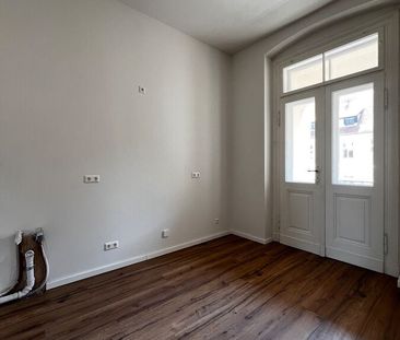 ERSTBEZUG - geräumige 2-Raum Altbauwohnung mit Loggia - Photo 5