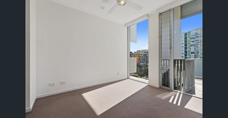 2 Bedroom 2 Bathroom Apartment Top Floor - Stunning Viewings - Photo 3