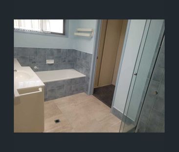 Spacious 4‑Bed Family Home on Quiet Court in Hillcrest – Ready to Rent - Photo 1