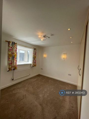 4 bedroom detached house to rent - Photo 2