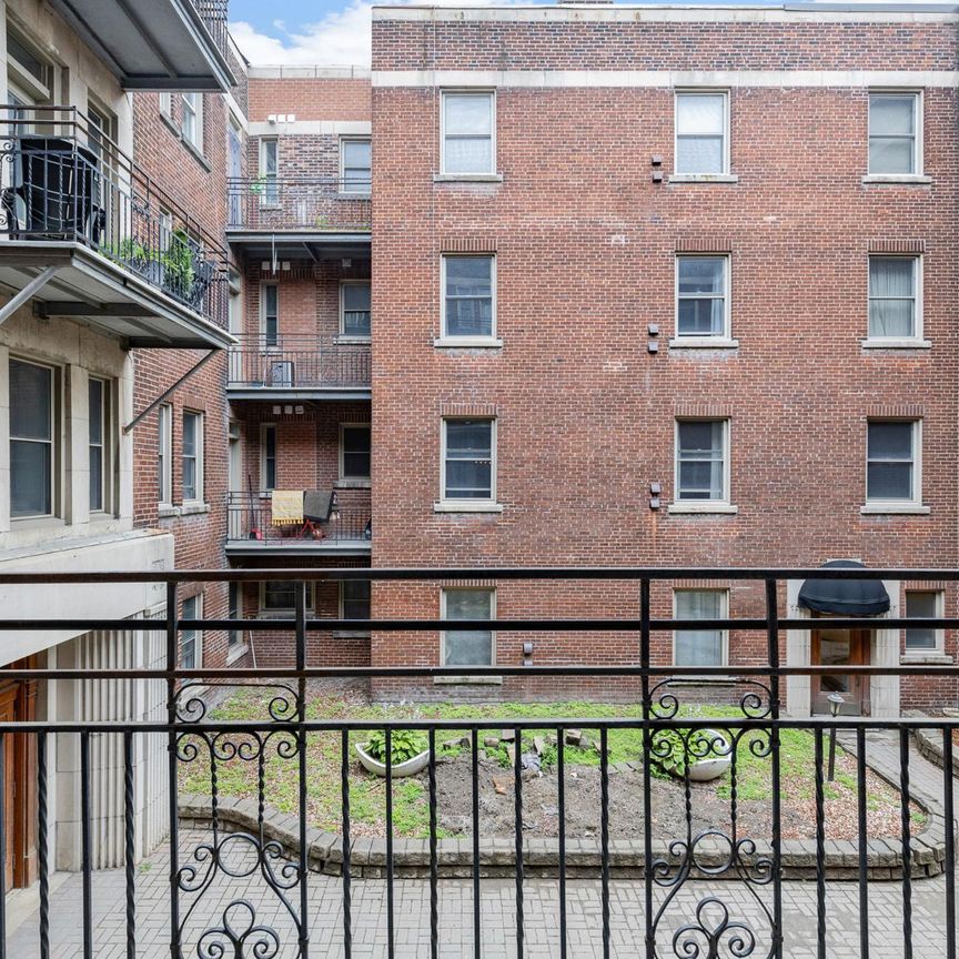 5235 Ch. de la Côte St Luc, Montréal (Côte-des-Neiges, QC H3W - Photo 1