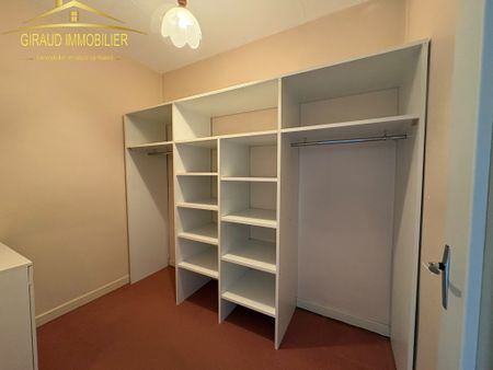 Location Appartement 2 pièces 53m² CHARLIEU 42190 - Photo 3
