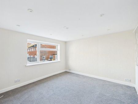 3 bedroom terraced house to rent - Photo 3