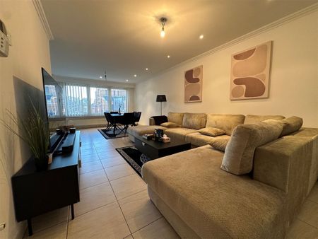 Ruim appartement met twee slaapkamers en groot terras te huur. - Photo 2