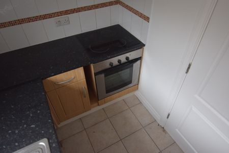 To Let 2 Bed Apartment - Photo 3