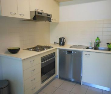 18/16 Eyre Street, Griffith ACT, Belconnen - Photo 4