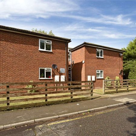 A ground floor flat is located less than a mile from Marlow High Street - Photo 3