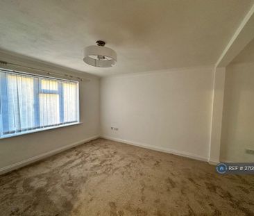 3 bedroom end of terrace house to rent - Photo 1