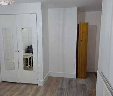 Room in a Shared Flat, Perry Hill, SE6 - Photo 4