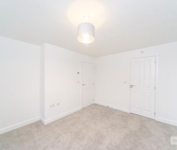 4 bedroom detached house to rent - Photo 3