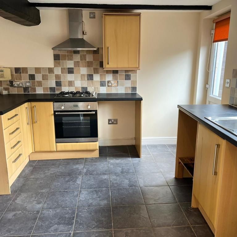 2 bedroom end of terrace house to rent - Photo 1