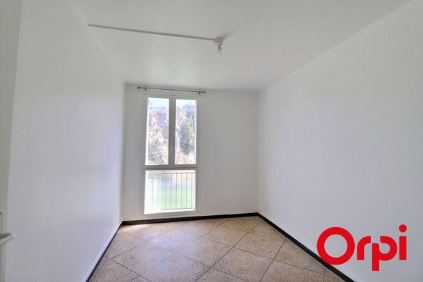 Appartement 4 pièces 62m2 MARSEILLE 7EME 1 375 euros - Photo 1