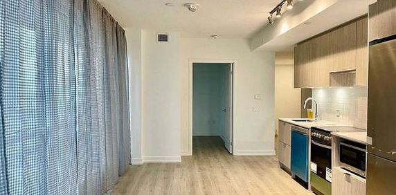 Bloor/Sherbourne-Bright Spacious 2Bed 2Bath 1Locker - Photo 2