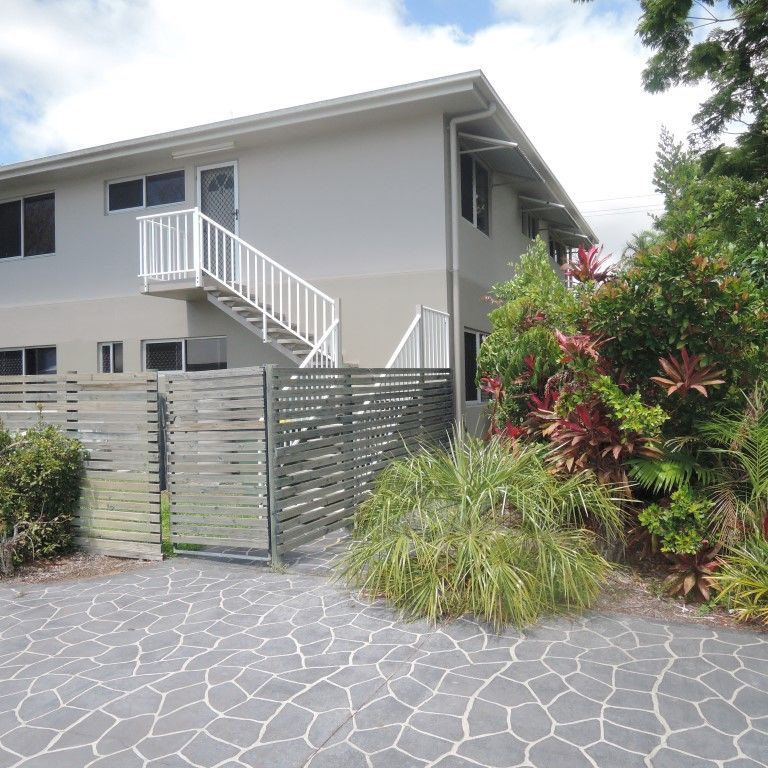 CENTRALLY LOCATED 3 BEDROOM UNIT WITH PRIVATE COURTYARD - Photo 1