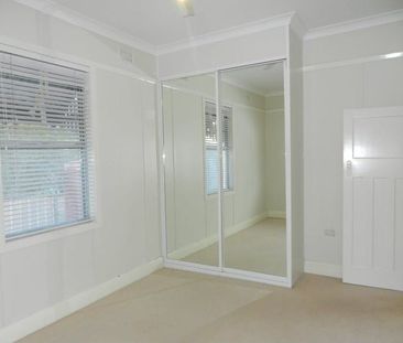 Singleton - Photo 1