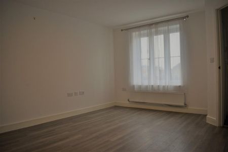 3 bedroom semi-detached house to rent - Photo 4