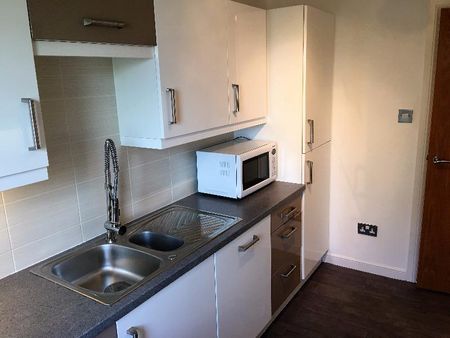 2 bedroom flat to rent - Photo 3