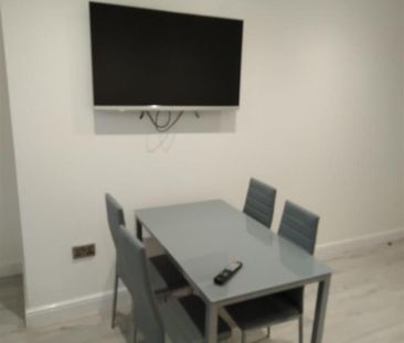 3 bedroom private hall to rent - Photo 4