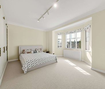 Lateral four bedroom apartment located in the heart of St Johns Wood - Photo 6