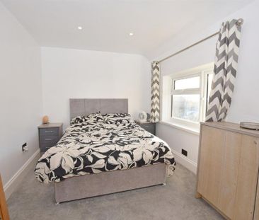 2 bedroom end of terrace house to rent - Photo 4